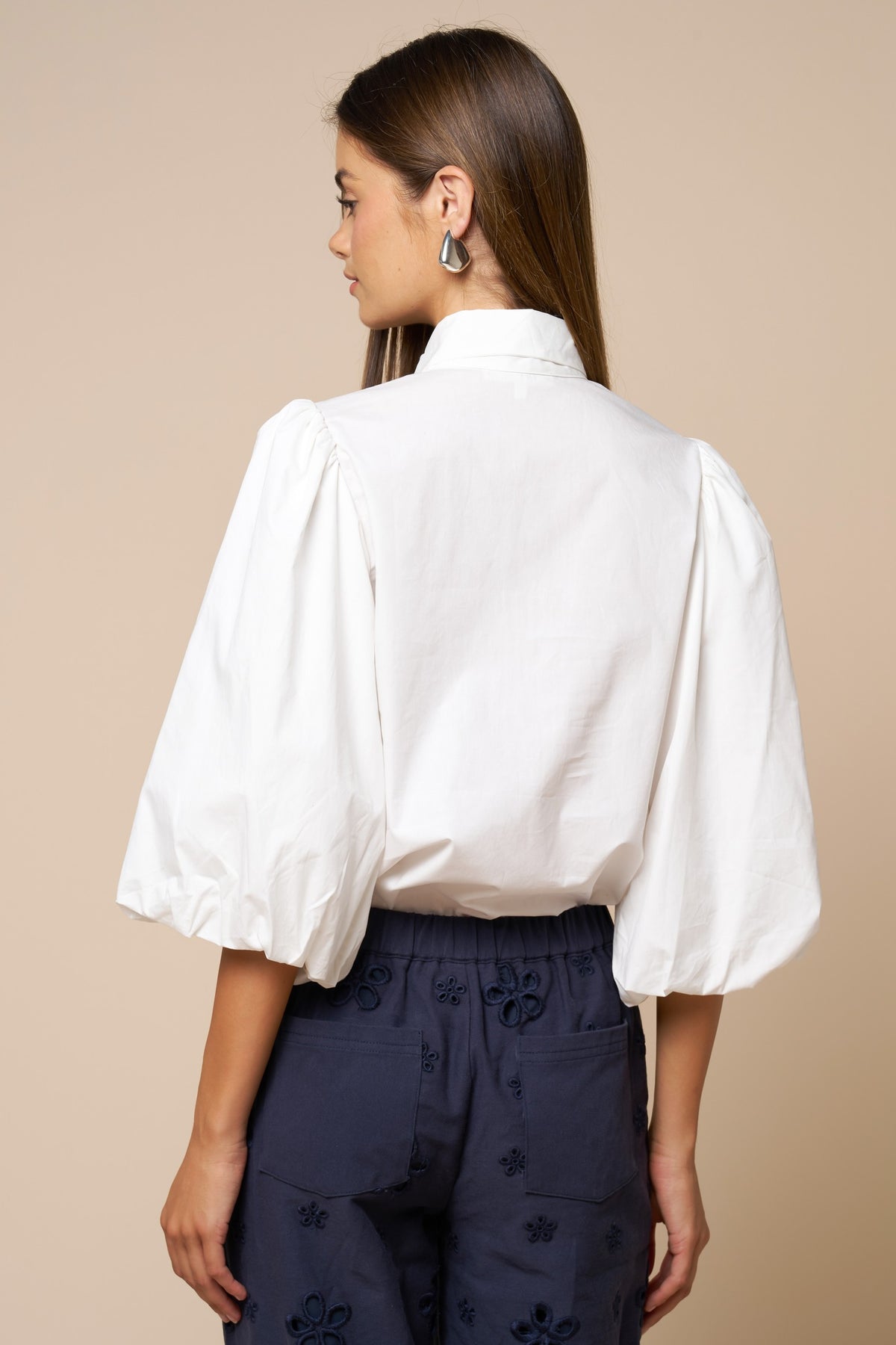 White chic top