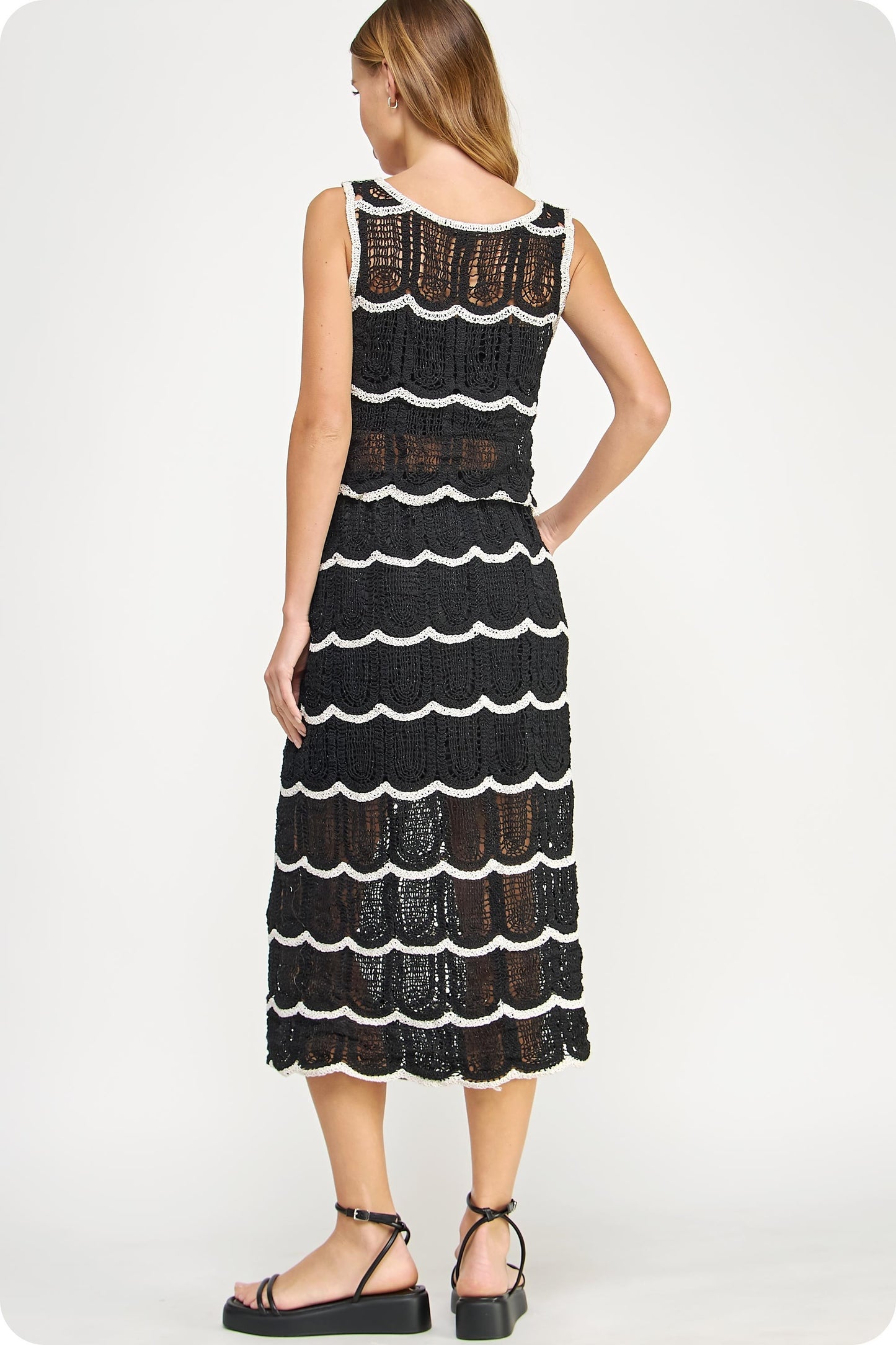 Black and white crochet set